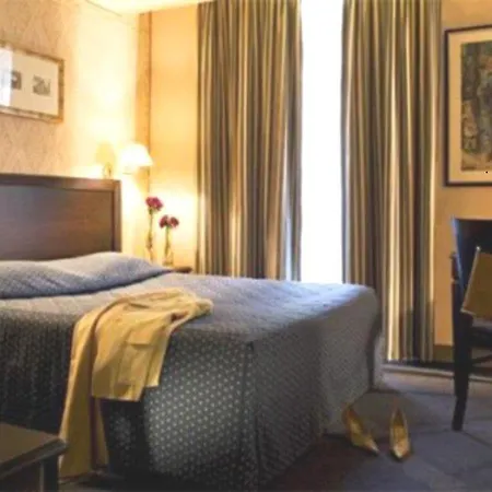 Hotel Unic Renoir Saint-germain Parigi