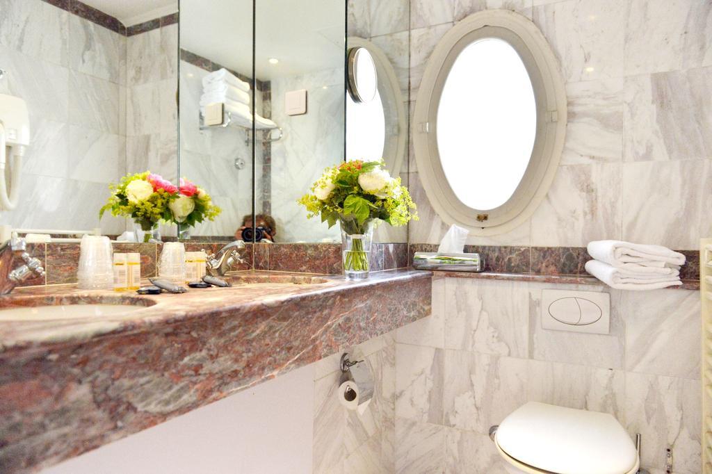 Hotel Unic Renoir Saint-germain Paris