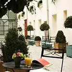 Hotel Suites Unic Renoir Saint-Germain